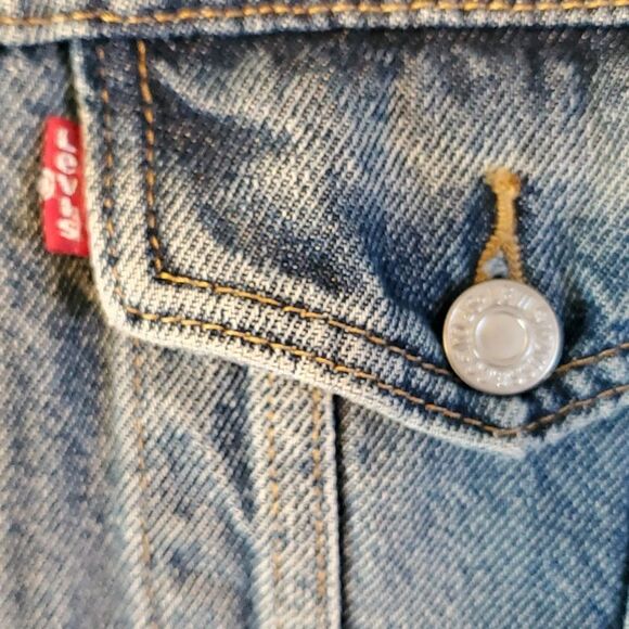 LEVI WOMENS SMALL LIGHT WASH DENIM JACKET - Picture 3 of 11